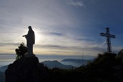 46 Croce e Madonnina insieme vegliano ora sull'altopiano Selvino-Aviatico